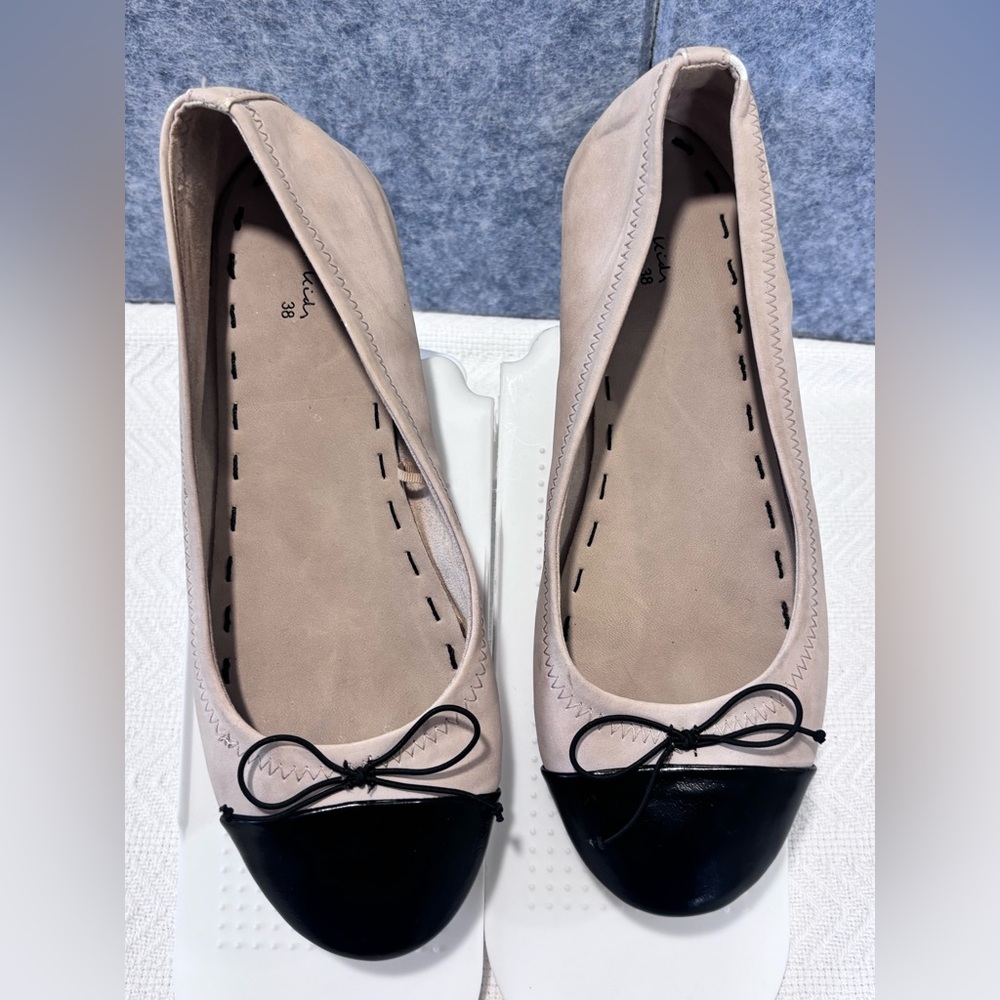 Zara Women's Flats with Black Toe and Cream Body - Picture 2 of 10